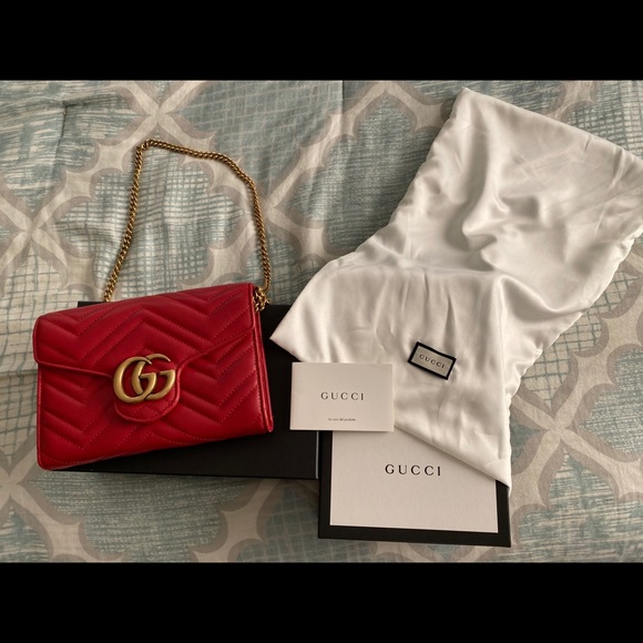 red gucci purse